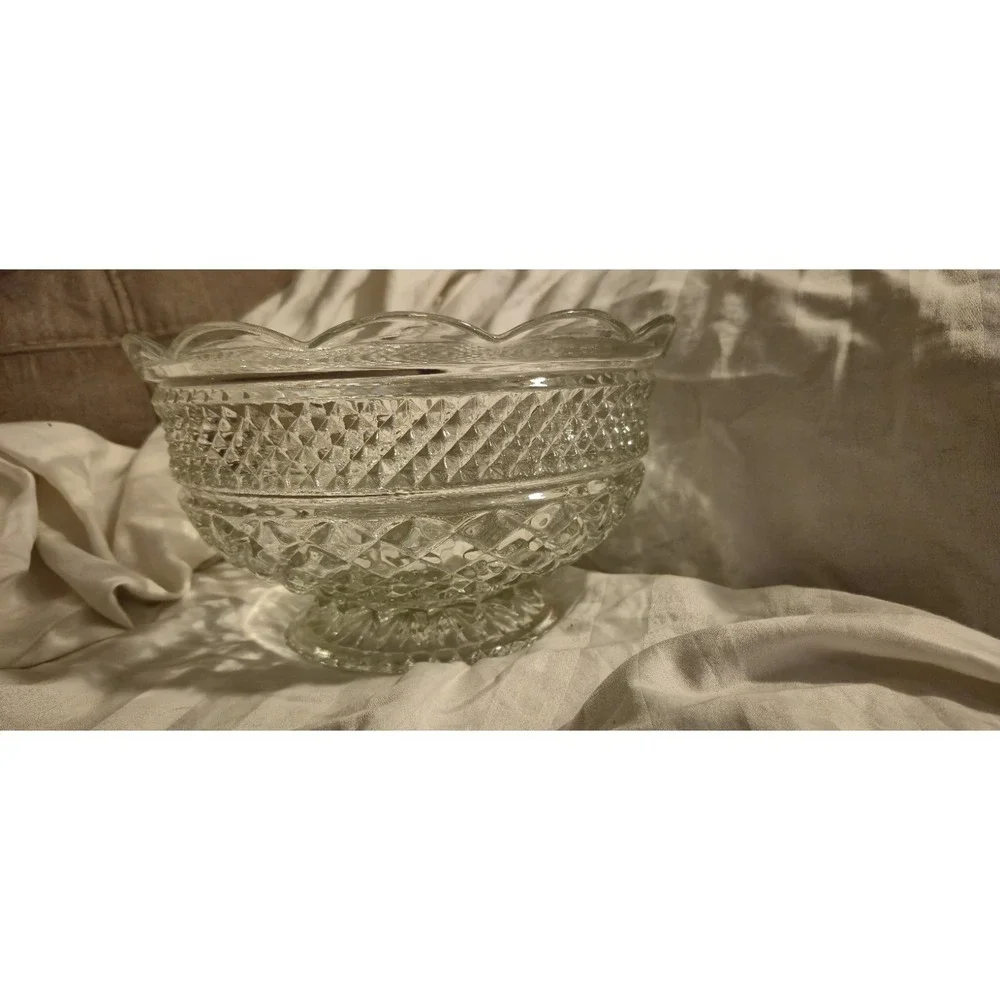 Vintage Diamond‎ Point Glass Pedestal Bowl – Scalloped Rim Candy Dish